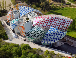 Fondation Louis Vuitton Building in Paris by Frank Gehry. Con l'intervento di Daniel Buren | Espace Louis Vuitton Venezia | > 26 NOV. 2016 | calle del Ridotto 1353 - 30124 Venezia